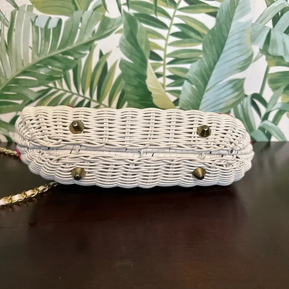 Vintage Wicker Clam Shell Style Purse - Picture 8 of 9